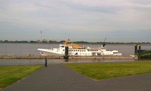 Die Fair Lady am Anleger in Bremerhaven. Fähre von Bremerhaven nach Helgoland.