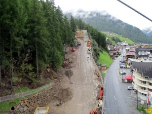 Baustelle auf der Talabfahrt nach Sölden