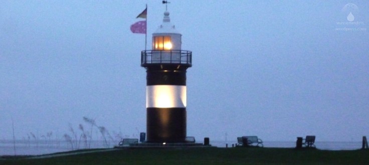Der Leuchtturm von Wremen in der Dämmerung.