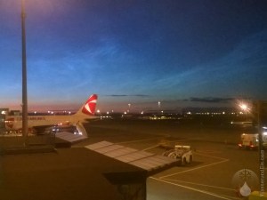 Leuchtende Nachtwolken Keflavik Island