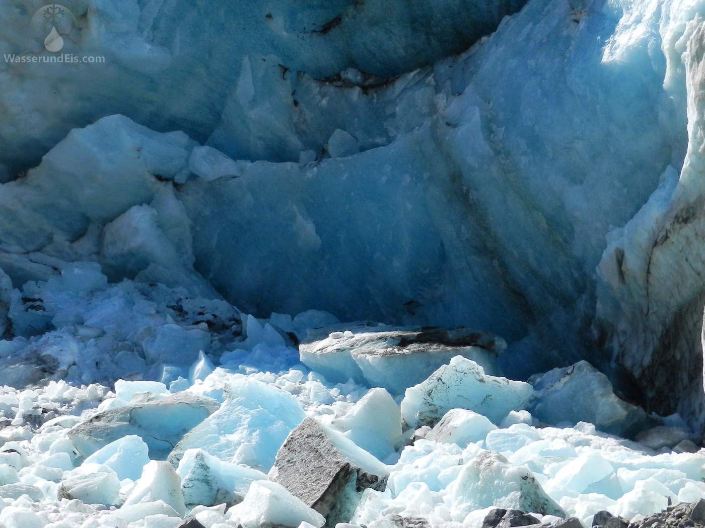 Abbruch Gletscher Eisbrocken Morteratschgletscher