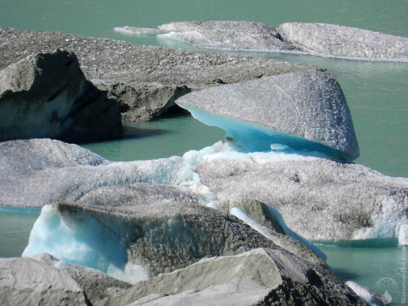 Eisberger Gletschersee Rhonegletscher Furkapass