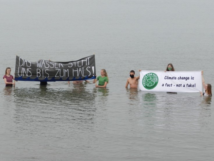 2020-08-14-Fridays-For-Future-Bremerhaven-Das-Wasser-steht-uns-bis-zum-Hals-02 (1)